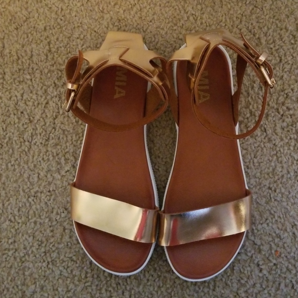 Mia sandals